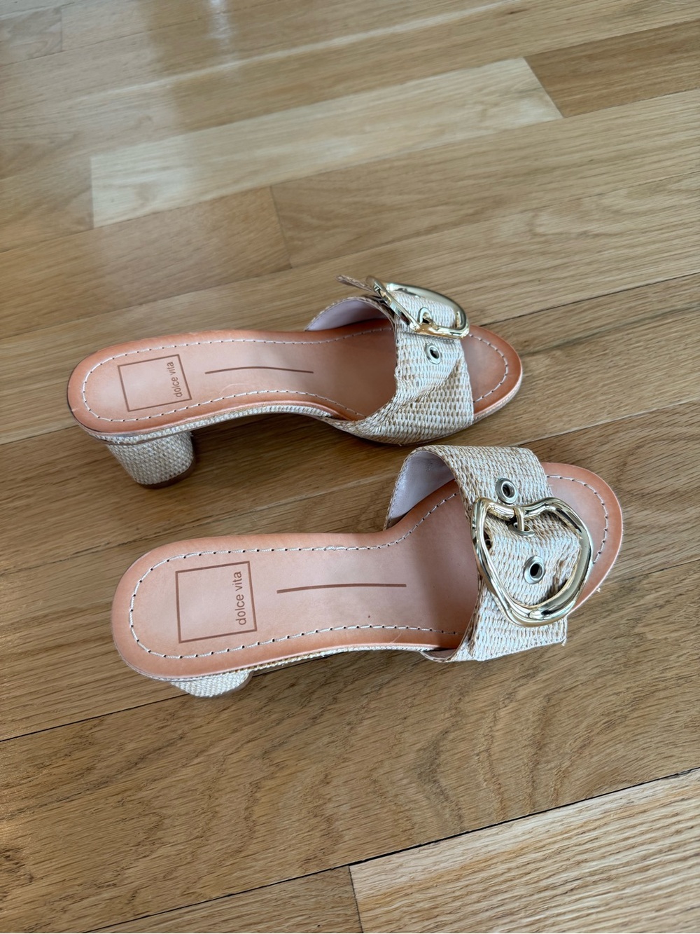 Dolce Vita Cream Woven Mule Sandals with Gold Buckle - Size 6 - Picture 3 of 4